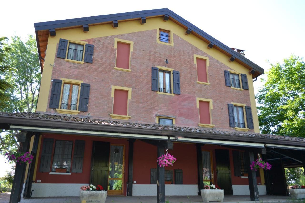 La Locanda Nel Frutteto Rovereto sulla Secchia Exteriör bild